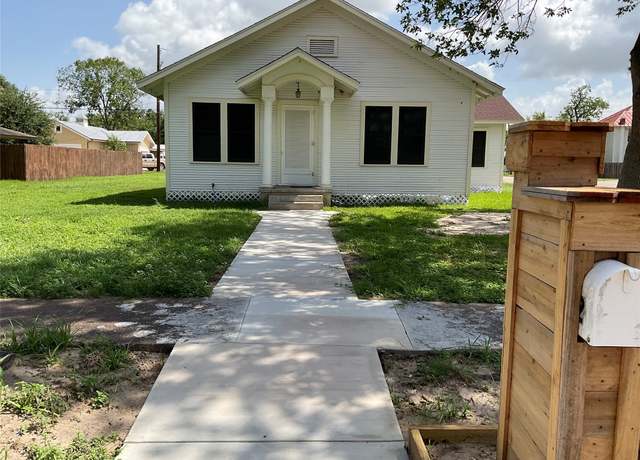 Property at 302 W French St, Cuero, TX 77954, 4 beds, 2 baths
