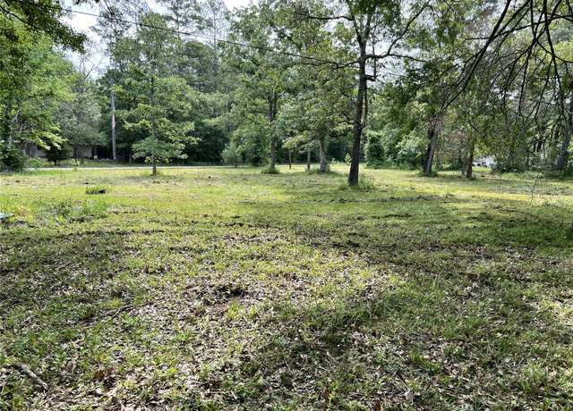 Property at 32 East Lake Rd, Huntsville, TX 77320
