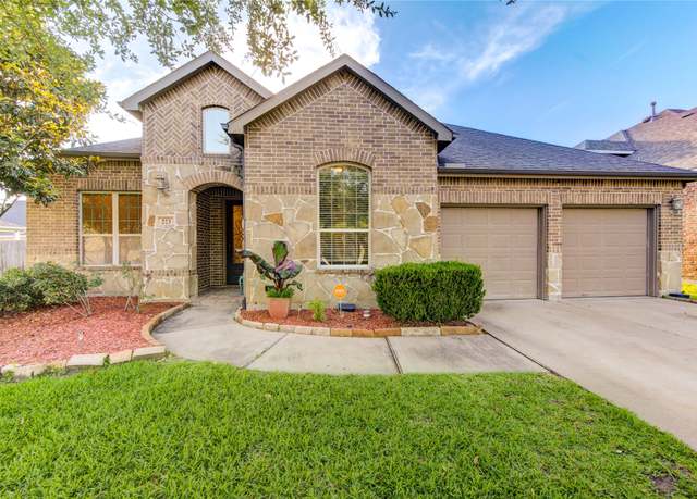 Property at 223 Summer Gate Ct, Rosenberg, TX 77469, 4 beds, 3.5 baths