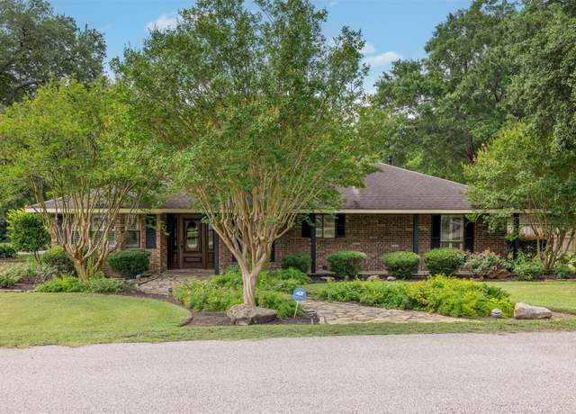 Property at 2629 Benton Dr, Brenham, TX 77833, 3 beds, 2.5 baths