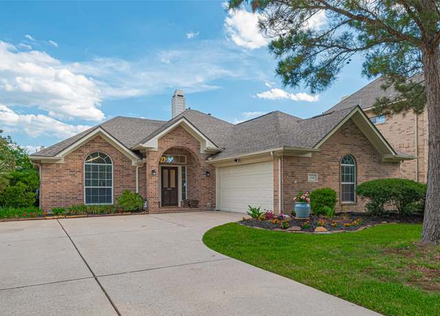 Property at 2347 Golden Shores Ln, League City, TX 77573, 4 beds, 2.5 baths