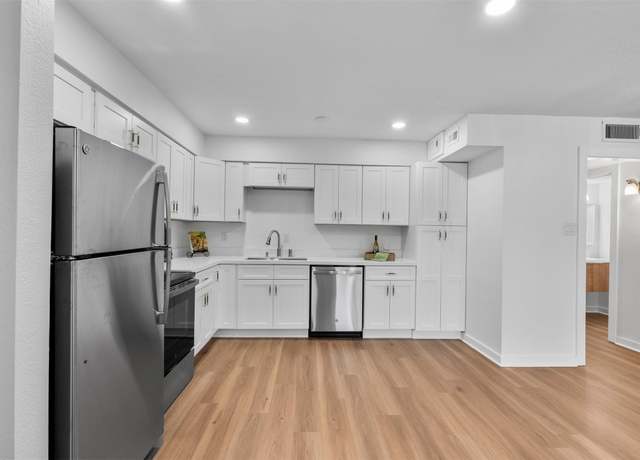 Property at 8124 Fondren Rd #8124, Houston, TX 77074, 3 beds, 2.5 baths