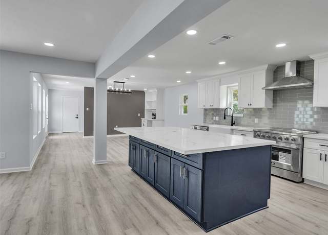 Property at 11402 Ash Creek Dr, Houston, TX 77043, 4 beds, 2 baths