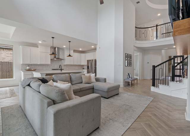 Property at 914 Sendero Trl, Conroe, TX 77304, 5 beds, 3.5 baths