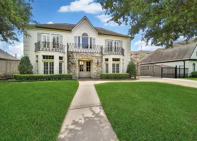 Property at 3 Pecan Trail Ln, Spring Valley Village, TX 77055, 5 beds, 3.5 baths