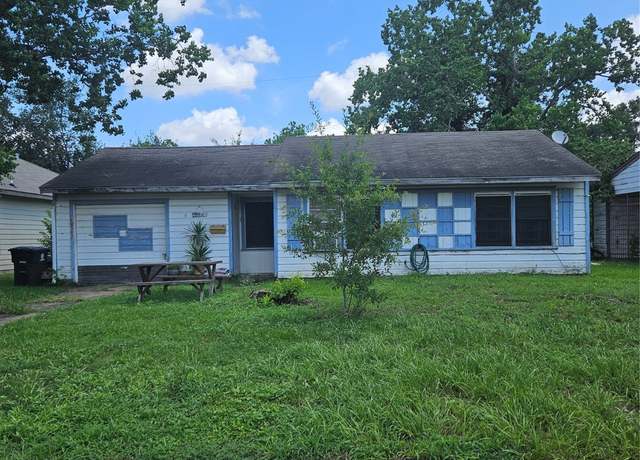 Property at 5109 Southwind St, Houston, TX 77033, 3 beds, 1 bath