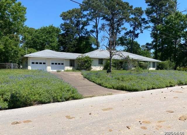 Property at 1912 18th St, Huntsville, TX 77340, 4 beds, 2 baths