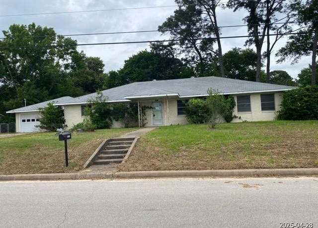 Property at 1912 18th St, Huntsville, TX 77340, 4 beds, 2 baths