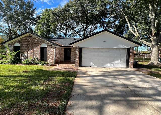 Property at 806 Seminole Dr, Kemah, TX 77565, 3 beds, 2 baths