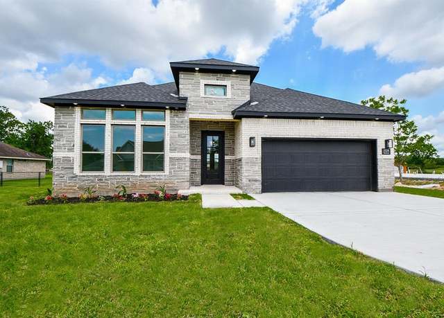 Property at 208 Silverleaf Rd, Sweeny, TX 77480, 3 beds, 2.5 baths