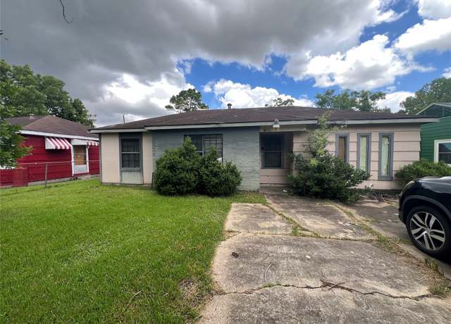Property at 5530 Lakefield Dr, Houston, TX 77033, 3 beds, 1 bath