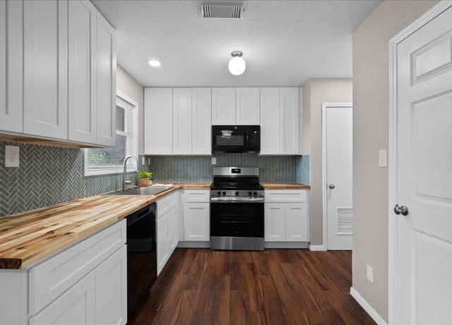 Property at 2909 15th Ave N, Texas City, TX 77590, 3 beds, 2 baths