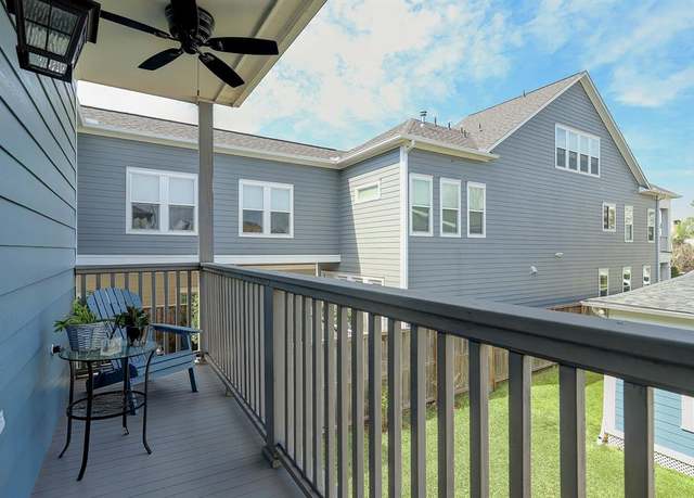 Property at 420 W 17th St, Houston, TX 77008, 3 beds, 2 baths