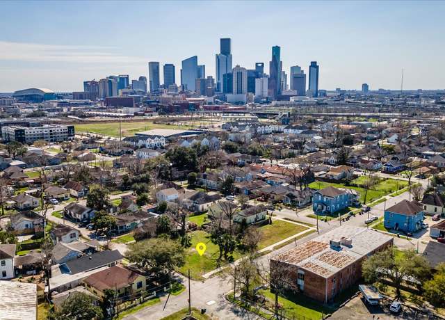 Property at 1212 Pinckney St, Houston, TX 77009