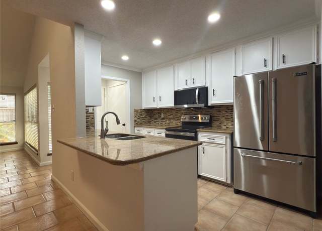 Property at 13835 Hollowgreen Dr, Houston, TX 77082, 2 beds, 2.5 baths