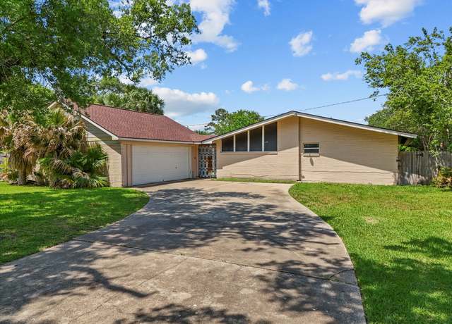 Property at 5004 Somerset Dr, Baytown, TX 77521, 3 beds, 2 baths