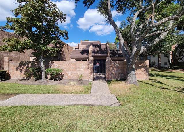 Property at 15686 Barkers Landing Rd, Houston, TX 77079, 3 beds, 2.5 baths