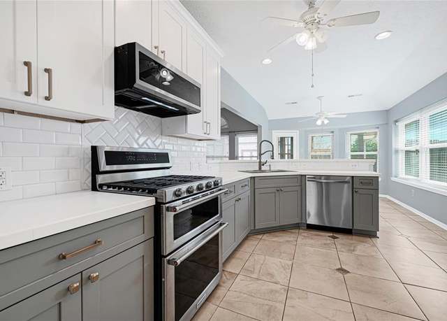 Property at 2002 Tower Bridge Rd, Pearland, TX 77581, 3 beds, 2 baths