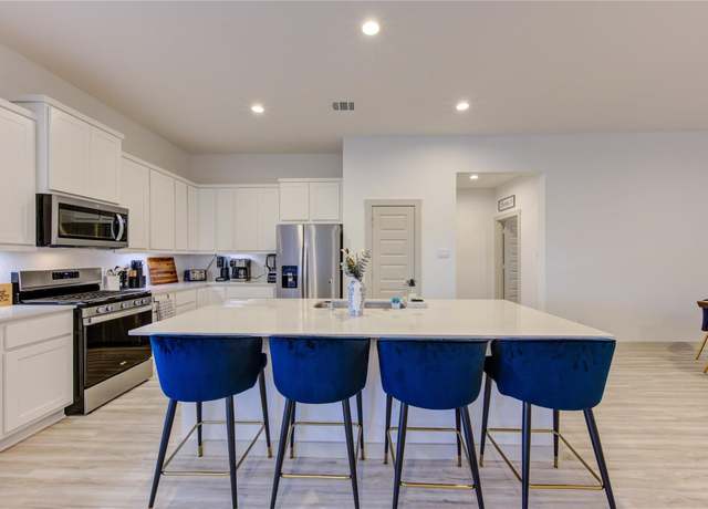 Property at 727 Kingwood Dr, League City, TX 77573, 4 beds, 2 baths