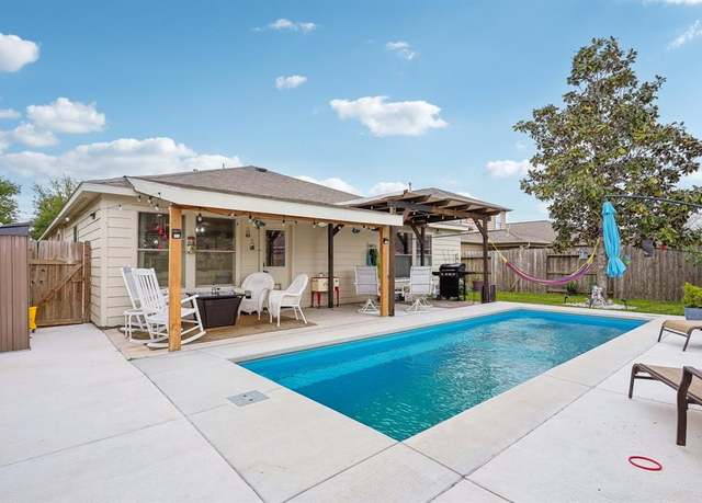 Property at 8010 Clover Leaf Dr, Rosenberg, TX 77469, 4 beds, 2 baths