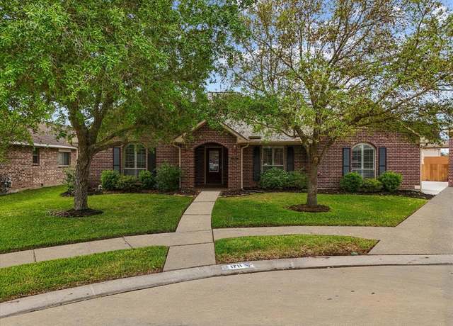 Property at 1711 Yucca Ct, League City, TX 77573, 4 beds, 2 baths