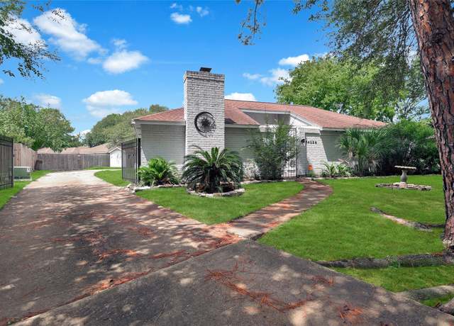 Property at 14326 Overbrook Ln, Houston, TX 77077, 3 beds, 2.5 baths