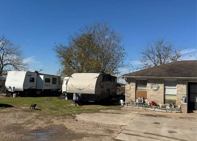 Property at 1124 Rosas St, Stafford, TX 77477, 4 beds, 4 baths