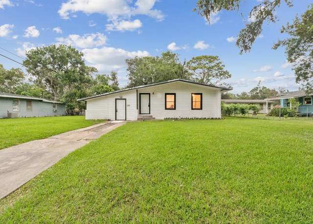 Property at 505 Winding Way St, Lake Jackson, TX 77566, 3 beds, 2 baths
