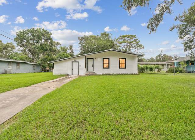 Property at 505 Winding Way St, Lake Jackson, TX 77566, 3 beds, 2 baths