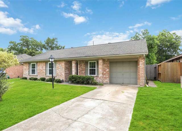 Property at 13519 Greenway Dr, Sugar Land, TX 77498, 3 beds, 2 baths