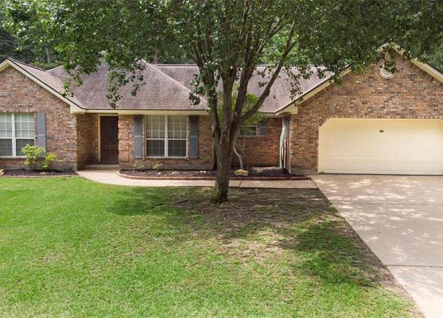 Property at 2115 Greentree Dr, Huntsville, TX 77340, 3 beds, 2 baths