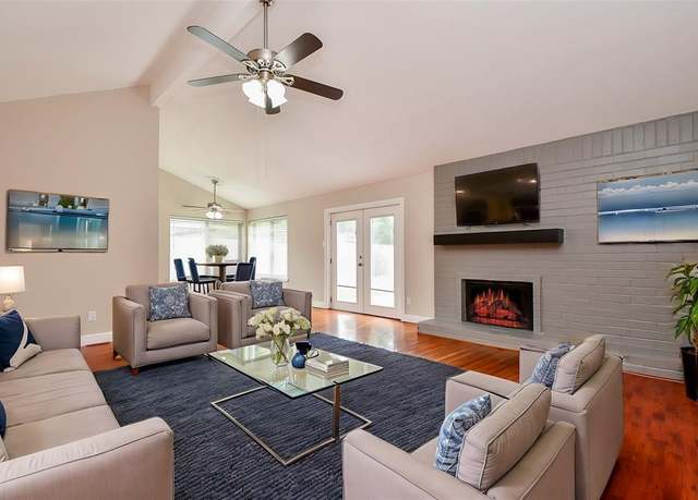 Property at 1214 Ashwood Dr, Sugar Land, TX 77498, 3 beds, 2 baths