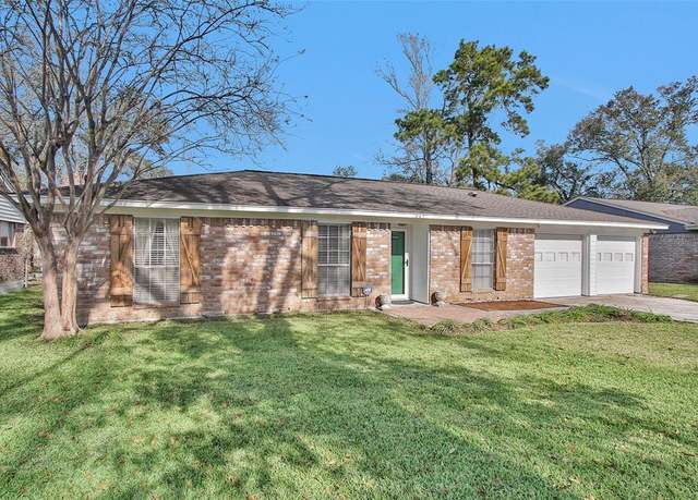 Property at 227 Crest Hill Dr, Conroe, TX 77301, 3 beds, 2 baths