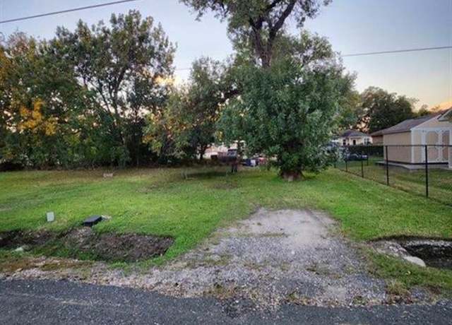 Property at 405 Crockett St, Texas City, TX 77591