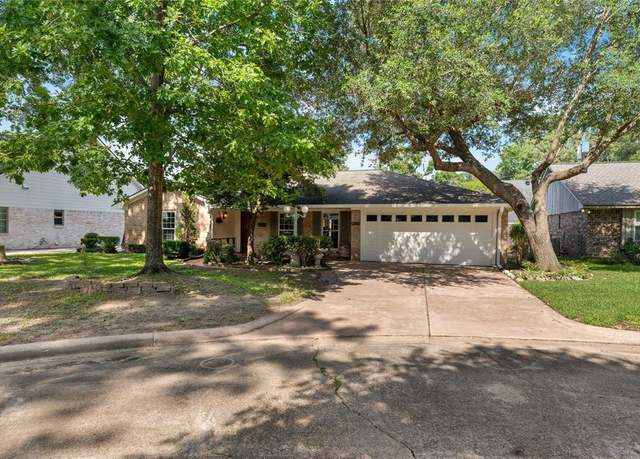 Property at 4415 Fallbrook Dr, Houston, TX 77018, 3 beds, 2 baths