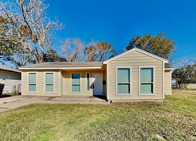 Property at 5939 Belcrest St, Houston, TX 77033, 3 beds, 1.5 baths