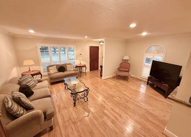 Property at 12975 Trail Hollow Drive Dr, Houston, TX 77079, 3 beds, 2.5 baths