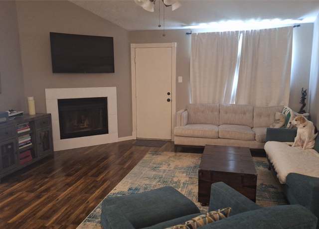 Property at 305 Foxtail Ct, League City, TX 77573, 3 beds, 2 baths
