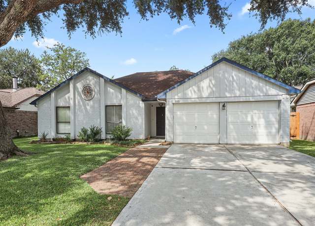 Property at 305 Foxtail Ct, League City, TX 77573, 3 beds, 2 baths