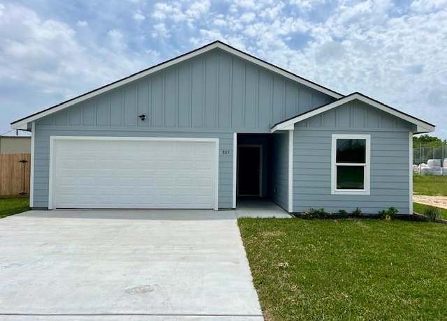 Property at 809 Flycatcher Dr, Palacios, TX 77465, 3 beds, 2 baths