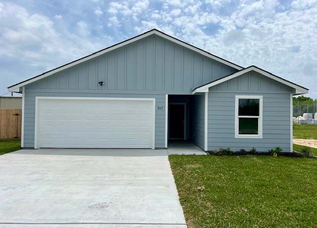 Property at 809 Flycatcher Dr, Palacios, TX 77465, 3 beds, 2 baths