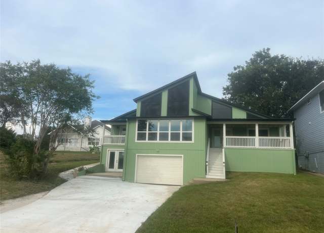 Property at 311 Edgewater Dr, Livingston, TX 77351, 4 beds, 2 baths