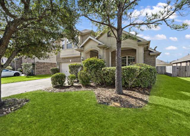 Property at 208 Bailey Brook Ln, Dickinson, TX 77539, 4 beds, 3.5 baths