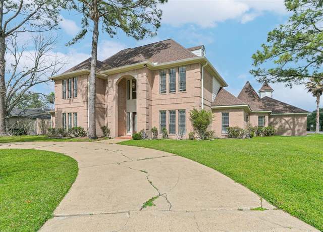 Property at 1410 Osborne Dr, Friendswood, TX 77546, 4 beds, 4 baths
