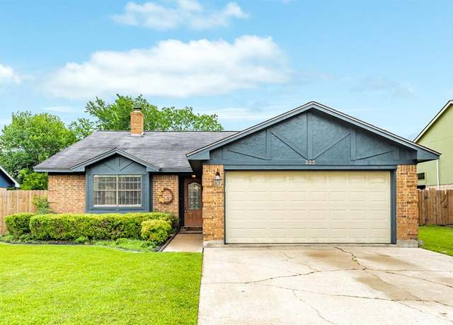 Property at 235 Corkwood St, Lake Jackson, TX 77566, 3 beds, 2 baths