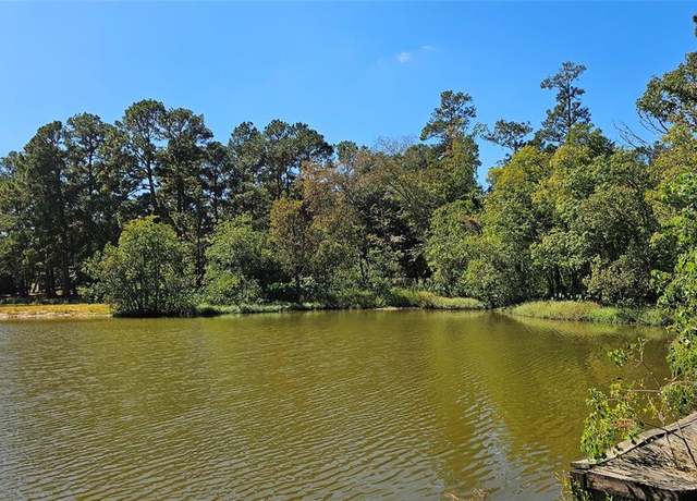 Property at 2511 W Green Briar Dr, Huntsville, TX 77340