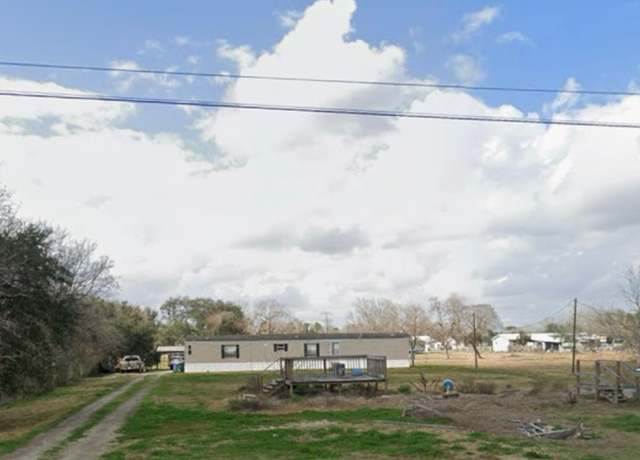 Property at 8916 Crestmont Dr, Manvel, TX 77578, 3 beds, 2 baths