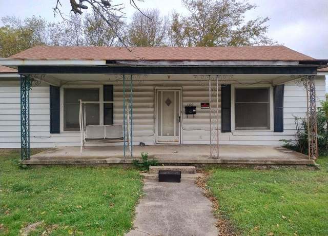 Property at 1302 S 23rd St, Temple, TX 76504, 3 beds, 1 bath