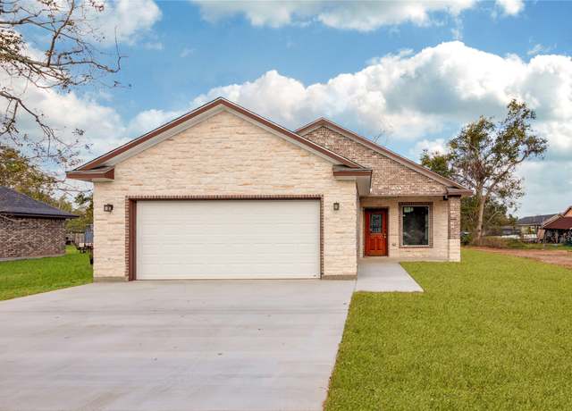 Property at 409 E Travis, Brazoria, TX 77422, 3 beds, 2 baths