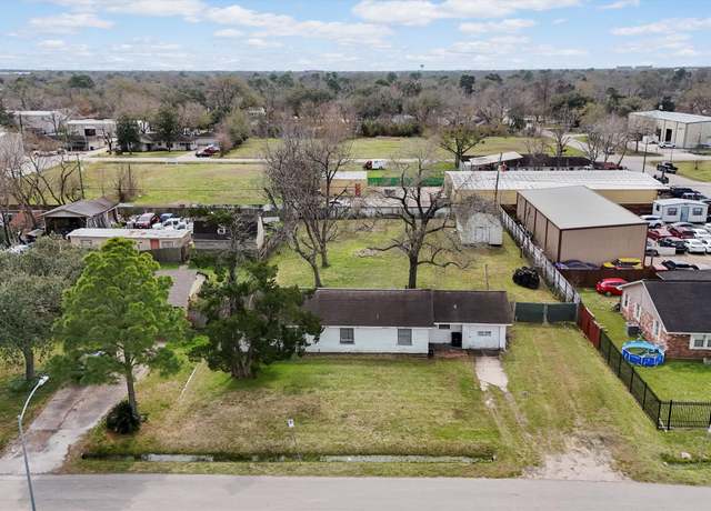 Property at 5905 Maple St, Houston, TX 77074
